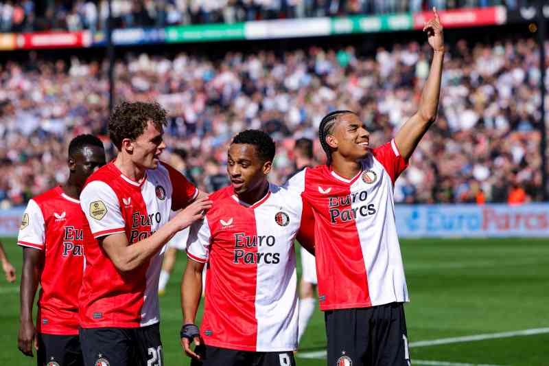 El Feyenoord de Slot ha desafiado su presupuesto relativamente pequeño para competir con PSV y Ajax